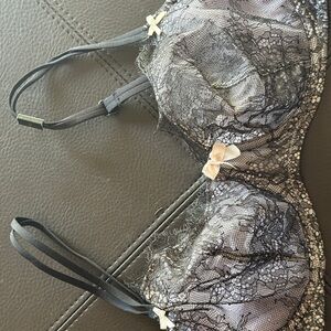 Victoria's Secret Black Lace Underwire Bra 34DD